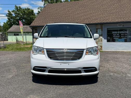 Bright White Clearcoat 2016 Chrysler Town & Country Touring