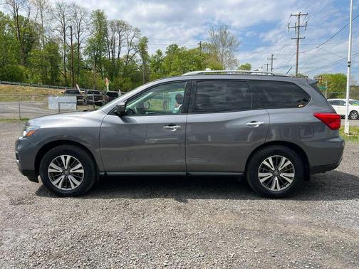 Gun Metallic 2018 Nissan Pathfinder SL