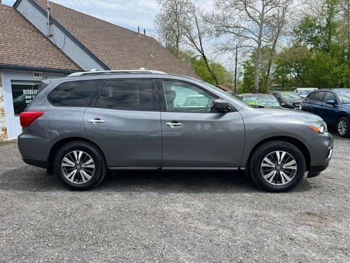 Gun Metallic 2018 Nissan Pathfinder SL