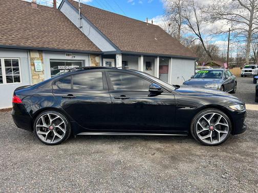 2017 Jaguar XE 35t R-Sport