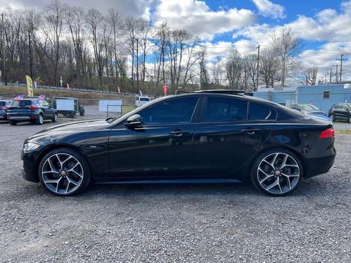 2017 Jaguar XE 35t R-Sport