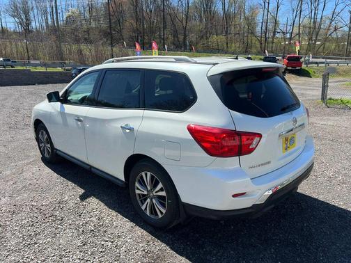 2018 Nissan Pathfinder SL