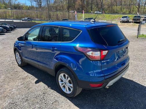 Lightning Blue Metallic 2019 Ford Escape SE