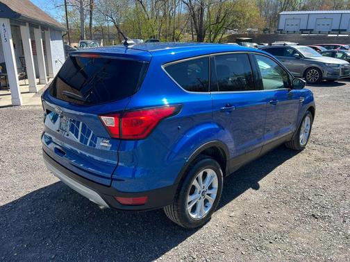 Lightning Blue Metallic 2019 Ford Escape SE