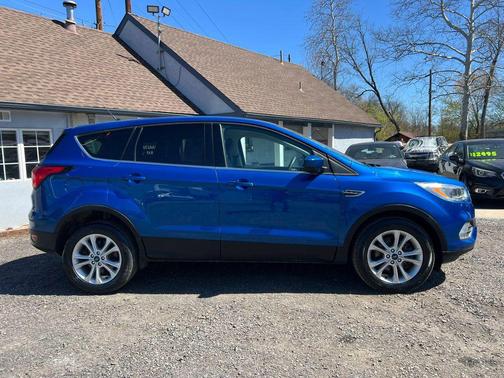 Lightning Blue Metallic 2019 Ford Escape SE