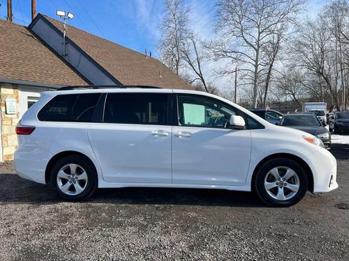 2019 Toyota Sienna LE