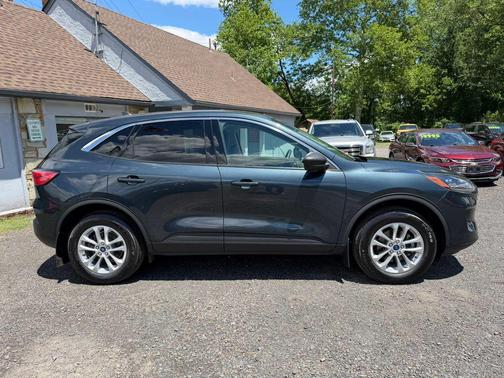 Stone Blue Metallic 2022 Ford Escape SE