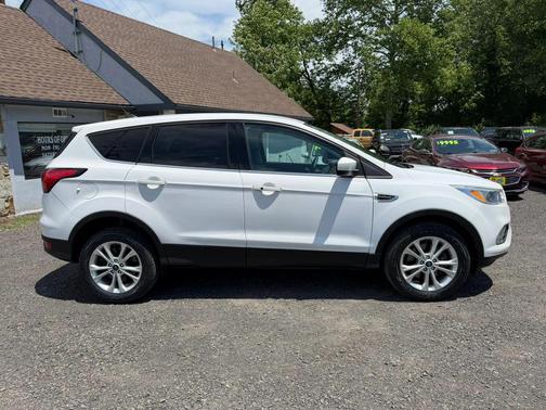 White 2019 Ford Escape SE