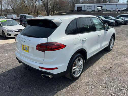 White 2016 Porsche Cayenne Cayenne