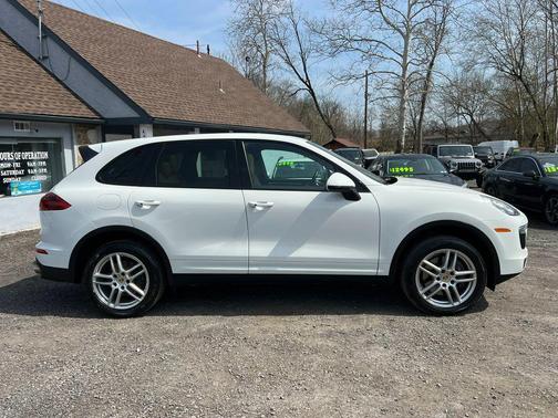 White 2016 Porsche Cayenne Cayenne