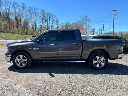 Granite Crystal Metallic Clearcoat 2018 RAM 1500 Big Horn