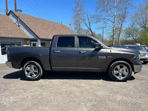 Granite Crystal Metallic Clearcoat 2018 RAM 1500 Big Horn