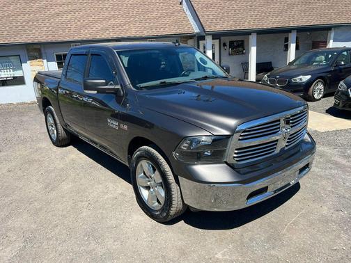 Granite Crystal Metallic Clearcoat 2018 RAM 1500 Big Horn