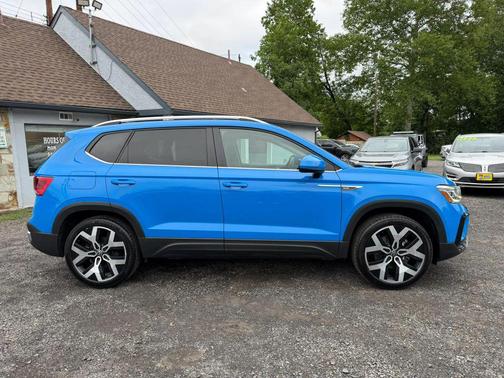 2022 Volkswagen Taos SEL 4MOTION Sport Utility 4D