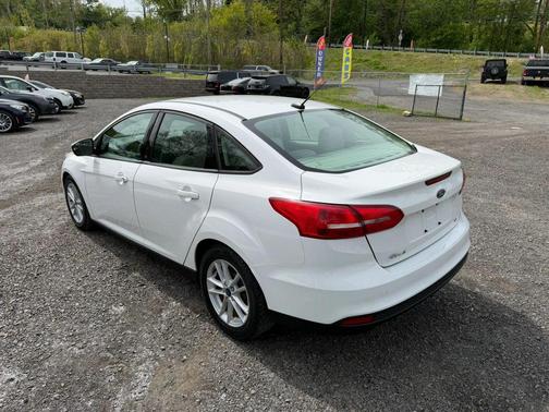 Oxford White 2017 Ford Focus SE