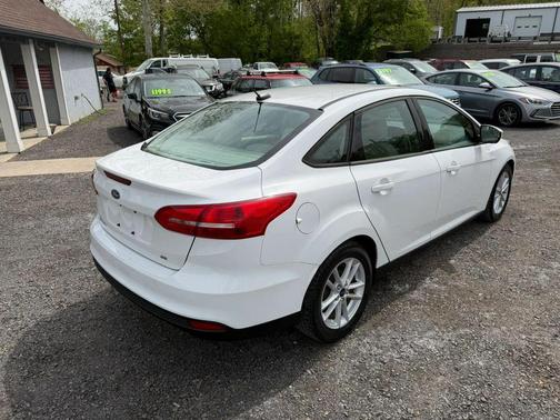 Oxford White 2017 Ford Focus SE