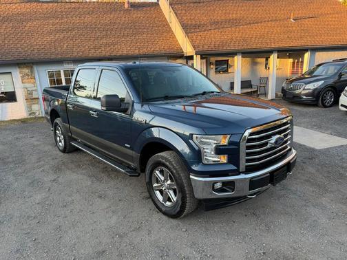 Blue 2017 Ford F-150 XLT
