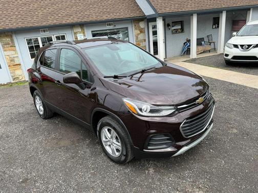 Black Cherry Metallic 2022 Chevrolet Trax LT
