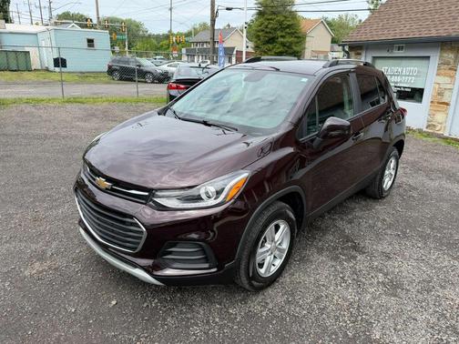 Black Cherry Metallic 2022 Chevrolet Trax LT