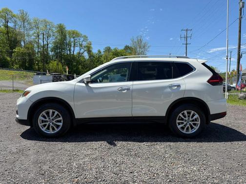 White 2018 Nissan Rogue SV