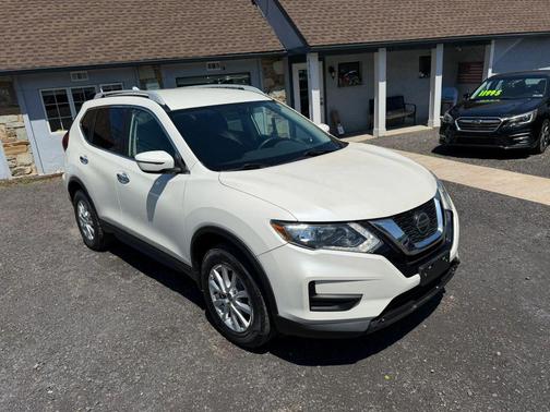 White 2018 Nissan Rogue SV