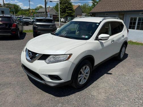 White 2016 Nissan Rogue SV