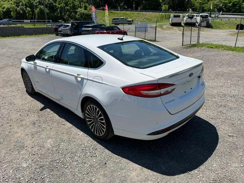 White 2018 Ford Fusion Hybrid Titanium
