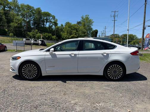 White 2018 Ford Fusion Hybrid Titanium