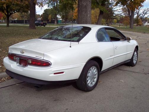 1997 Buick Riviera 2dr Cpe