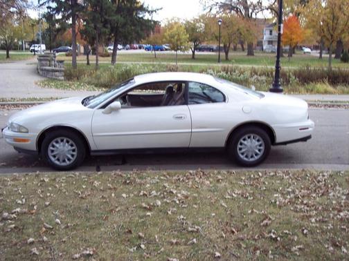 1997 Buick Riviera 2dr Cpe