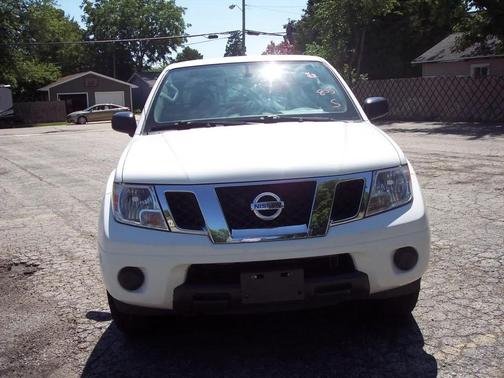 White 2019 Nissan Frontier SV