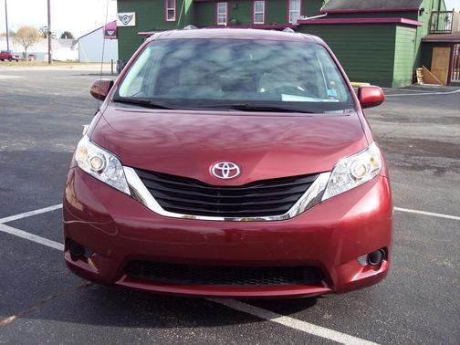 2013 Toyota Sienna LE