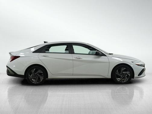 2025 Hyundai ELANTRA HEV SEL Sport