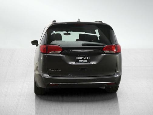 Granite Crystal Metallic Clearcoat 2019 Chrysler Pacifica Touring L