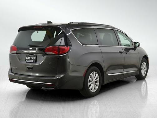Granite Crystal Metallic Clearcoat 2019 Chrysler Pacifica Touring L