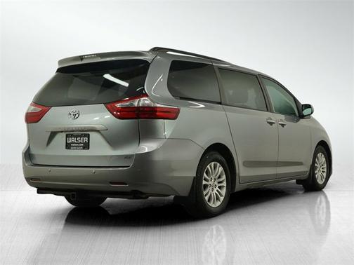2017 Toyota Sienna XLE