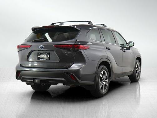 Gray 2021 Toyota Highlander Hybrid XLE
