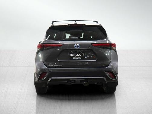 Gray 2021 Toyota Highlander Hybrid XLE