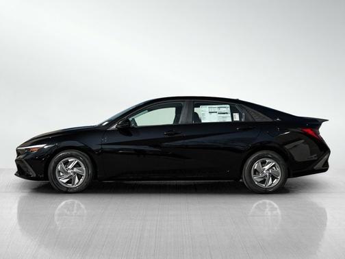 Abyss Black 2026 Hyundai ELANTRA SE