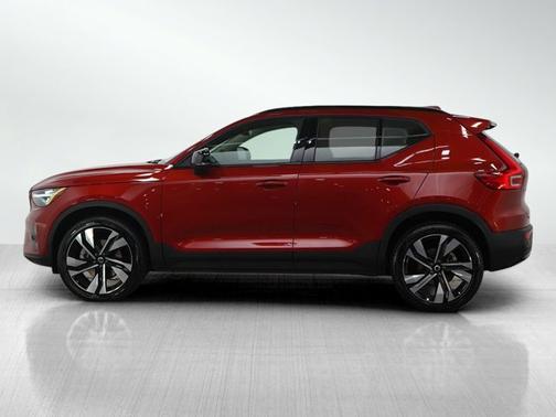 2023 Volvo XC40 Ultimate Dark Theme
