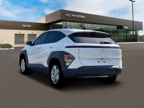 2026 Hyundai KONA SE