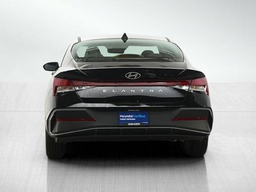 Abyss Black 2025 Hyundai ELANTRA SE