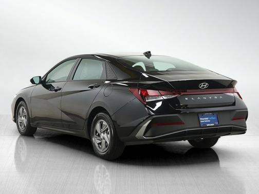 Abyss Black 2025 Hyundai ELANTRA SE