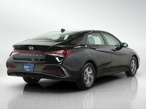 Abyss Black 2025 Hyundai ELANTRA SE