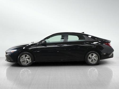 Abyss Black 2025 Hyundai ELANTRA SE