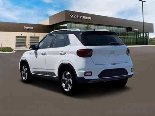Lunar White w/Black Roof 2026 Hyundai VENUE SEL