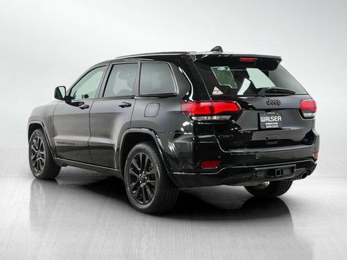 Diamond Black Crystal Pearlcoat 2017 Jeep Grand Cherokee Altitude