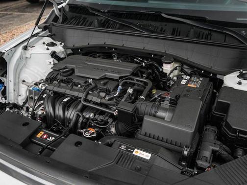 Atlas White 2026 Hyundai KONA SEL Sport