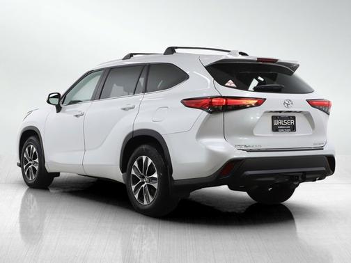 Wind Chill Pearl 2022 Toyota Highlander XLE