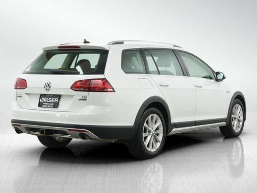 Pure White 2017 Volkswagen Golf Alltrack SE
